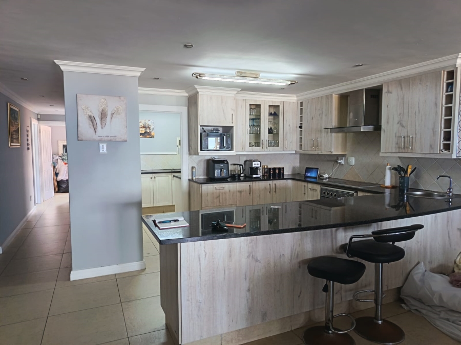 To Let 3 Bedroom Property for Rent in Jeffreys Bay Central Eastern Cape